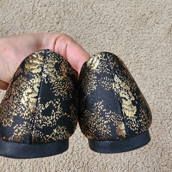 Like New Christian Siriano by Payless Black and Gold Flats Size 6 - Picture 5 of 6